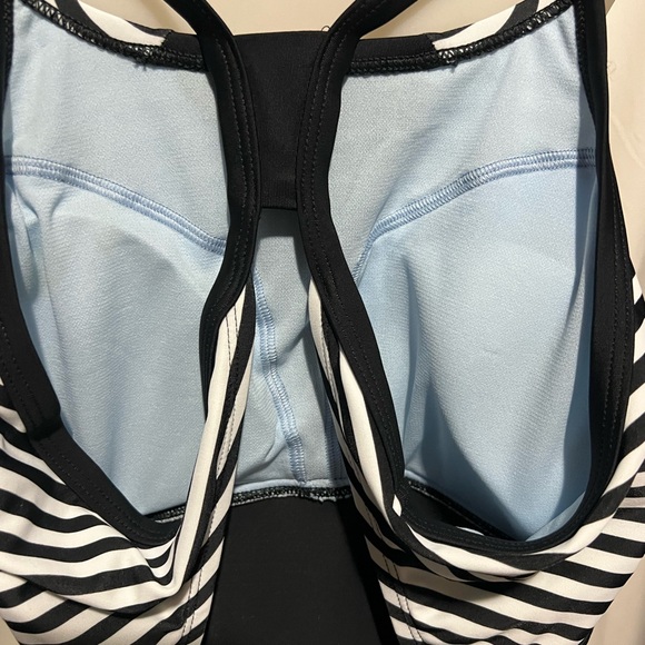 Nike - Picture 4 of 9